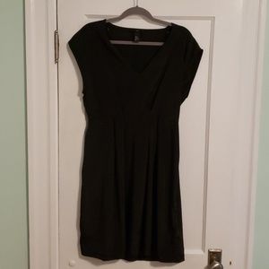 EUC H&M V-neck Black Dress. Size 14